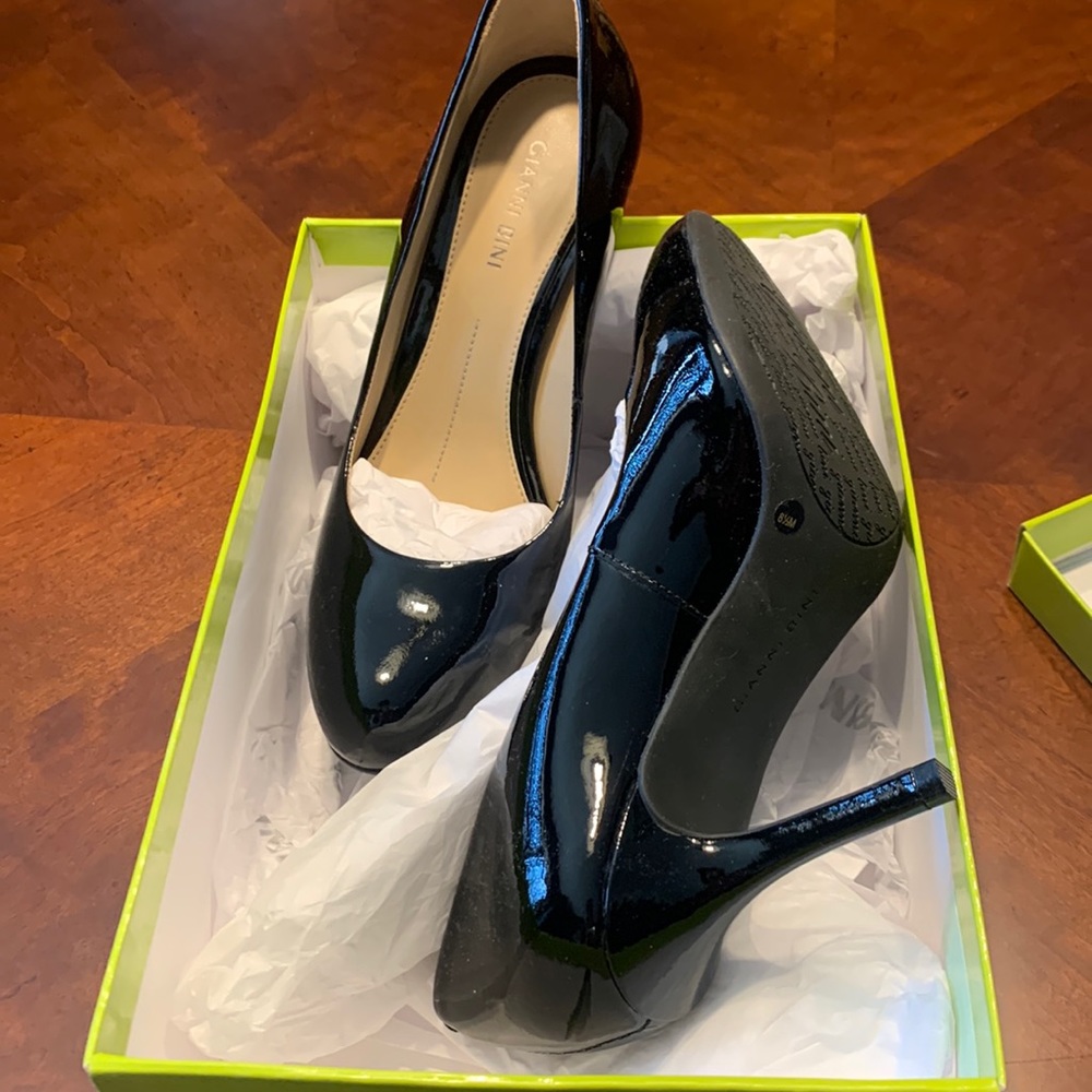 Gianni Bini - black patent leather pumps, size 8.5. 3.5inch heels.